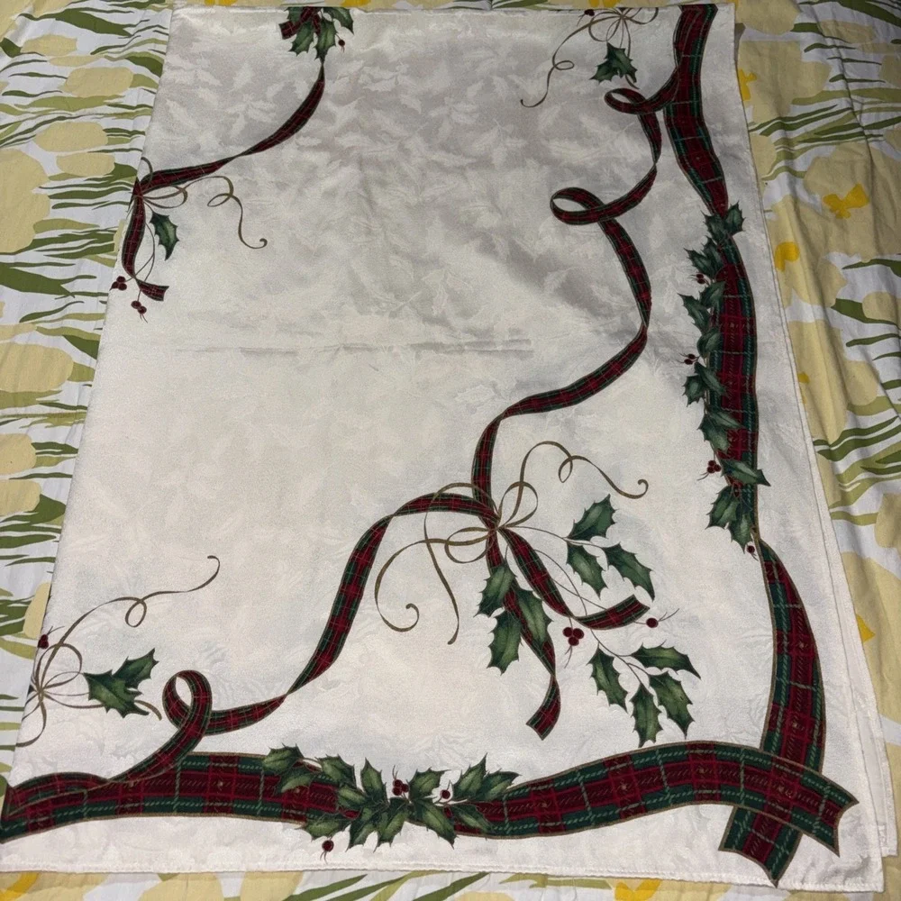 Lenox Holiday Nouveau Tablecloth 56